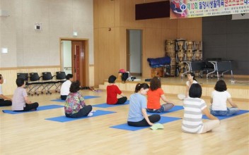 6.23_사회교육프로그램_공개강좌(요가) 이미지